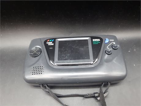 GAME GEAR CONSOLE - TURNS ON - VOLUME HAS ISSUES - AS IS