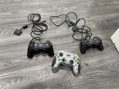 2 PLAYSTATION 2 CONTROLLERS & 3RD PARTY ORIGINAL XBOX CONTROLLER
