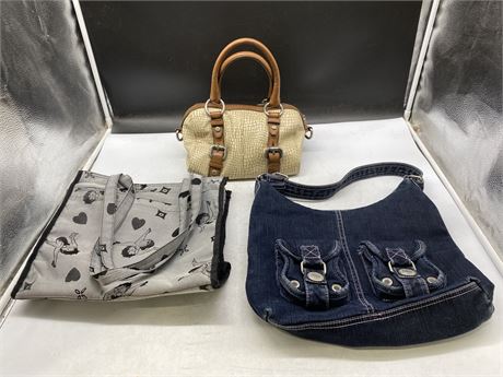 LOT OF HANDBAGS - FOSSIL, GAP AND BETTY BOOP - CLEAN
