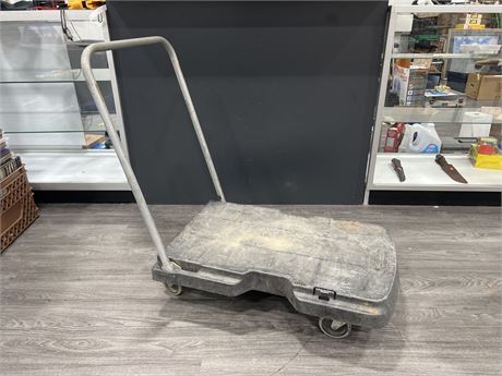 RUBBERMAID COMMERCIAL ROLLING PUSH CART - 31”x20” BASE - HOLDS UP TO 500LBS
