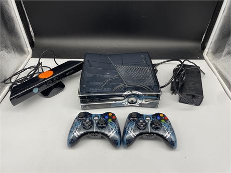 HALO 4 EDITION XBOX 360 S (W/ 2 CONTROLLERS - KINECT - POWER CORD)