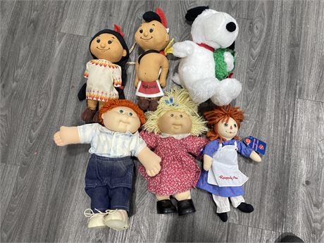 LOT OF ASSORTED NEW/OLDSTOCK CABBAGE PATCH, RAGGEDY ANN AND OTHER DOLLS (1 FT)