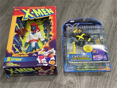 2 VINTAGE XMEN FIGURES IN PACKAGE