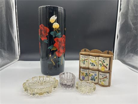 VASE, SPICE RACK, 3 SMALL DISHES