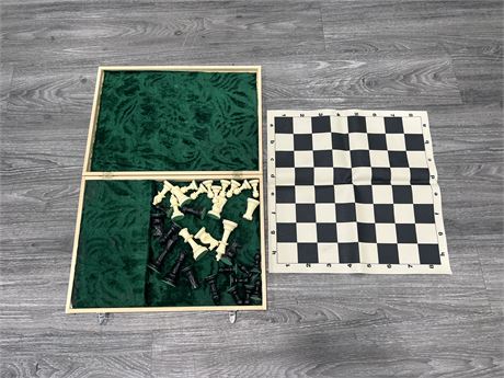 COMPLETE CHESS SET IN CASE
