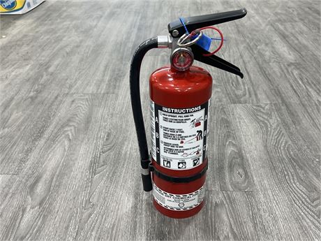 (NEW) FULLY CHARGED 5LB FIRE EXTINGUISHER