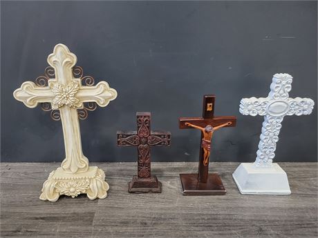4 STANDING CROSSES (1ft tall is the tallest)