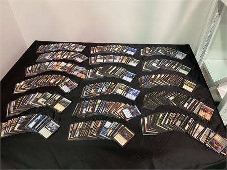 LARGE LOT OF MAGIC CARDS