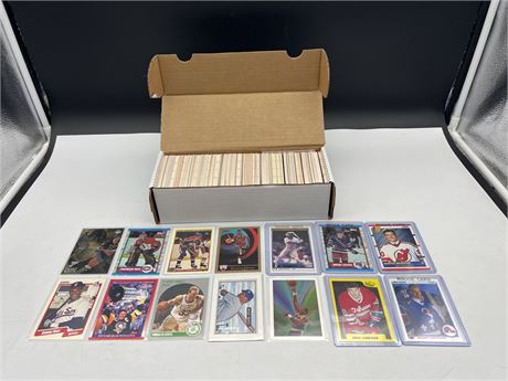 APPRX 550 SPORT CARDS - MOSTLY NHL & MLB 90’s (SOME STARS & ROOKIES)