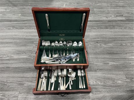 VINTAGE SILVER PLATED CUTLERY SET IN CASE