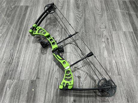 GREEN 65LB ADJUSTABLE COMPOUND HUNTING BOW