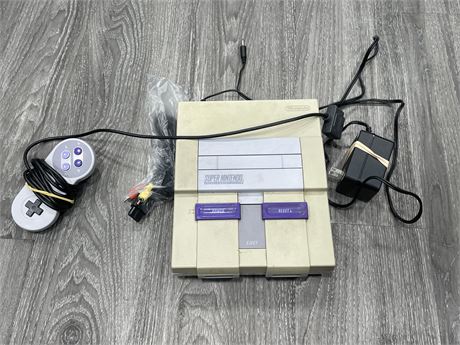 SNES CONSOLE WITH CORDS & CONTROLLER (WORKS)