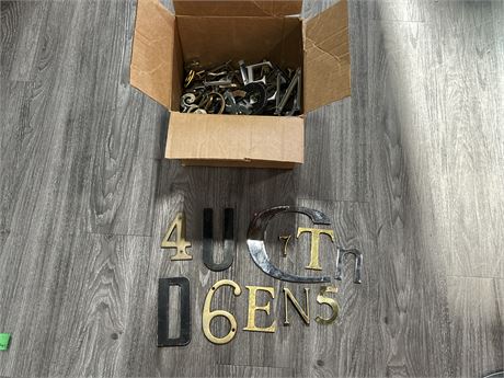LARGE LOT OF LETTERS & NUMBERS - BRASS / ALUMINUM