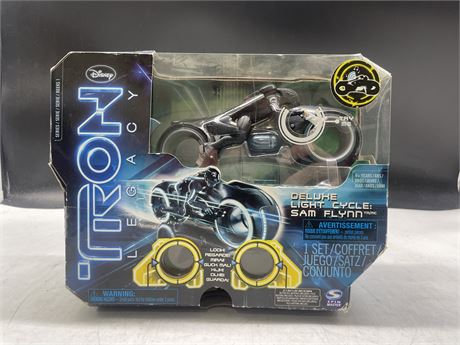 TRON LEGACY DELUXE LIGHT CYCLE SAM FLYNN
