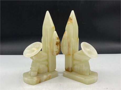 VINTAGE ONYX BOOKENDS - MEXICANS LEANING AGAINST CACTUS FROM ARIZONA (9”X5”)