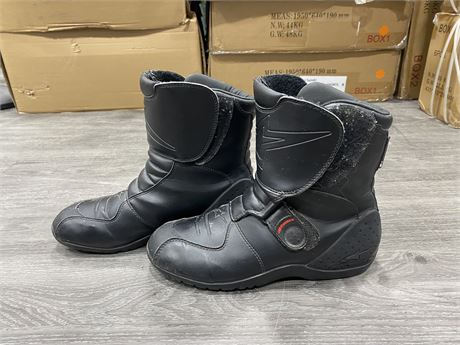 ALPINE STAR MOTORCYCLE BOOTS - SIZE 10