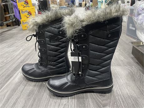 (NEW WITH TAGS) SOREL INSULATED / WATERPROOF WINTER BOOTS SIZE 8