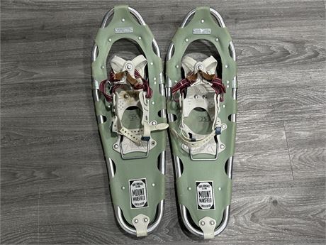 TUBBS MOUNT MANSFIELD SNOW SHOES SIZE 25