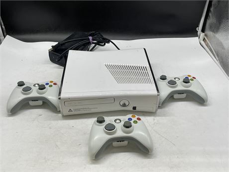 WHITE XBOX 360 WITH 3 CONTROLLERS NO HARDRIVE