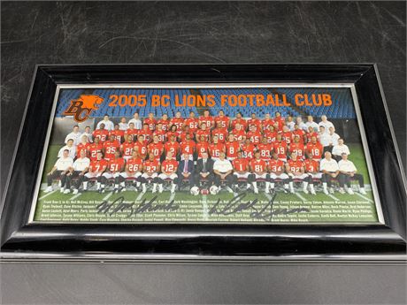 2005 BC LIONS SIGNED TEAM PICTURE