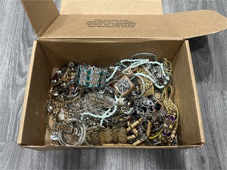 LOT OF QUALITY COSTUME JEWELRY