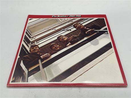THE BEATLES - 1962/1966 (2)LP GATEFOLD W/ OG SLEEVE - VG+