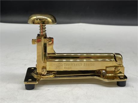 THE WESTERN RESORT MACAN GOLD PLATED STAPLER