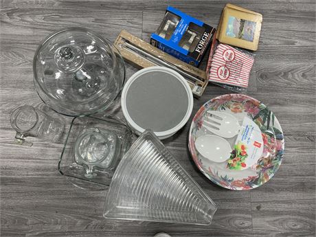 LOT OF KITCHEN/HOUSE WARE
