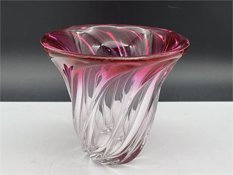 SIGNED VAL ST. LAMBERT CRANBERRY SWIRLED GLASS VASE (6.5” TALL)