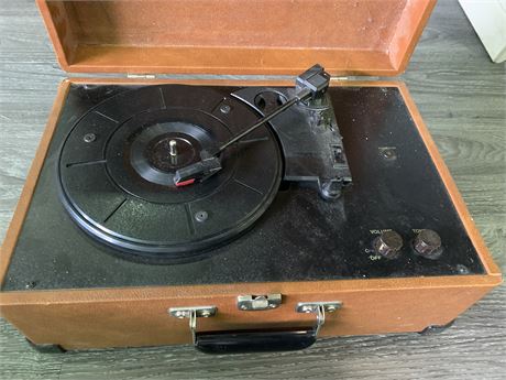VINTAGE 45s RECORD PLAYER