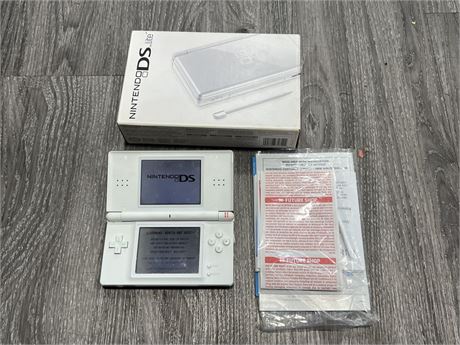 NINTENDO DS LITE W/BOX & MANUAL - NO CHARGER (Works)