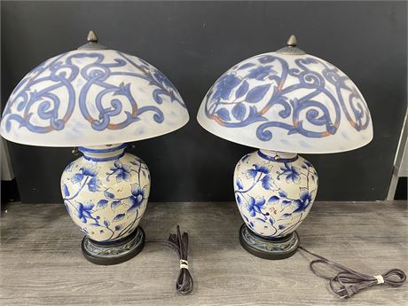2 HAND PAINTED GLASS SHADE TABLE LAMPS 21”