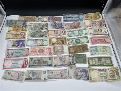 LOT OF WORLD CURRENCY