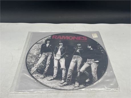 RAMONES PICTURE DISC - ROCKET TO RUSSIA - NEAR MINT (NM)
