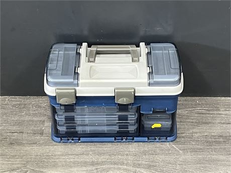 PLANO DELUXE FISHING TACKLE BOX