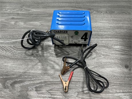 4 AMP BATTERY CHARGER