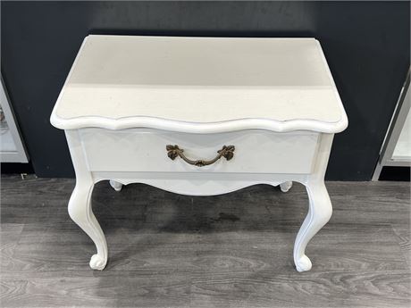 FRENCH PROVINCIAL SINGLE DRAWER WHITE SIDE TABLE - 26”x21”x16”