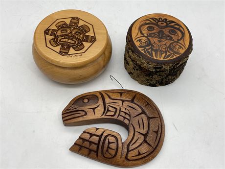 3 SIGNED ABORIGINAL WOOD PIECES - 2 BOXES & 1 CARVING (2.5” TALL)