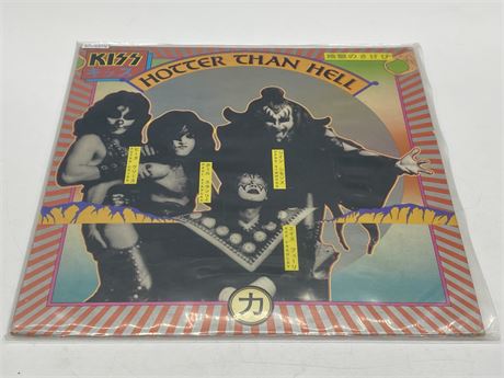 KISS - HOTTER THAN HELL - VG (slightly scratched)