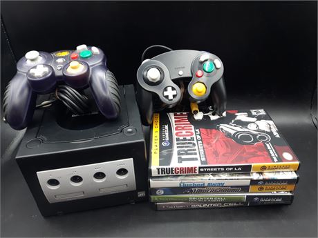 GAMECUBE CONSOLE WITH GAMES - VERY GOOD CONDITION