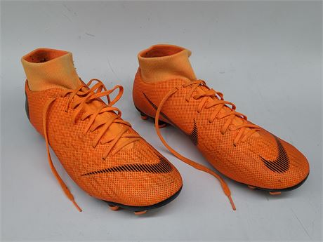 NIKE MERCURIAL SOCCER CLEATS (size unknown approx.7)
