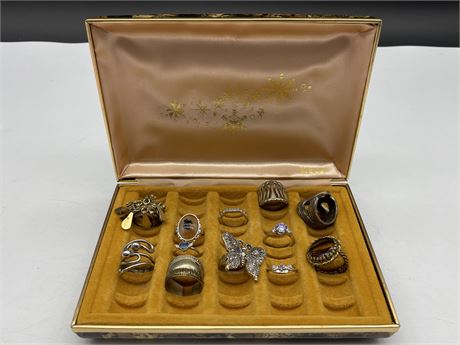 VINTAGE MELE RING BOX CLAM SHELL CASE W / 12 RINGS