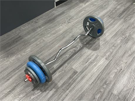 EZ CURL BARBELL W/ 90LBS OF WEIGHTS