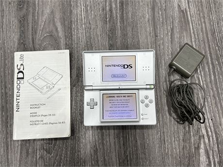 NINTENDO DS LITE W/ CHARGER - WORKING