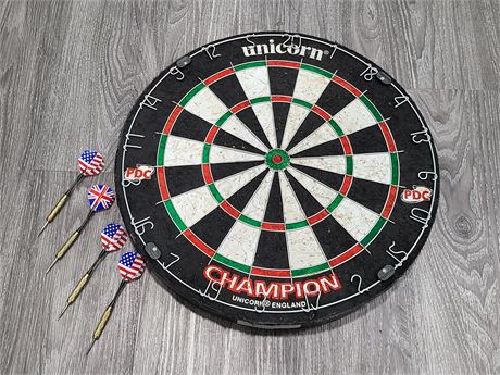 UNICORN CHAMPION PROFESSIONAL DART BOARD GAME MADE IN ENGLAND WITH DARTS