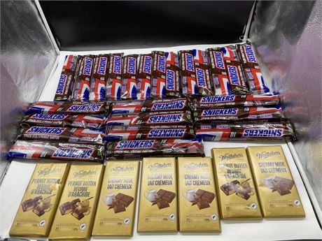 LARGE LOT OF CHOCOLATE INCLUDING SNICKERS & WHITTAKERS