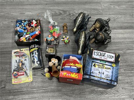 LOT OF MISC COLLECTABLES / TOYS - SOME VINTAGE