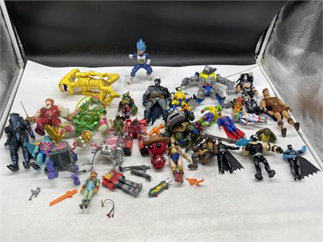 LARGE LOT OF COLLECTABLE FIGURES