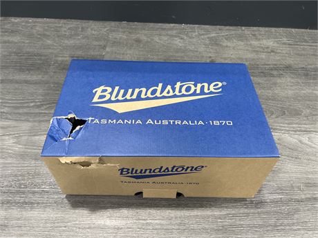 BRAND NEW PAIR BLUNDSTONE BOOTS - SPECS IN PHOTOS