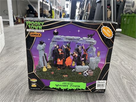 LEMAX SPOOKY TOWN LIGHTED HALLOWEEN WITCHES COVEN